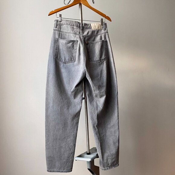 ❄️ Modern Light Gray Ultra High-Waist Minimalist Ankle Mom Jeans - Picture 2 of 7